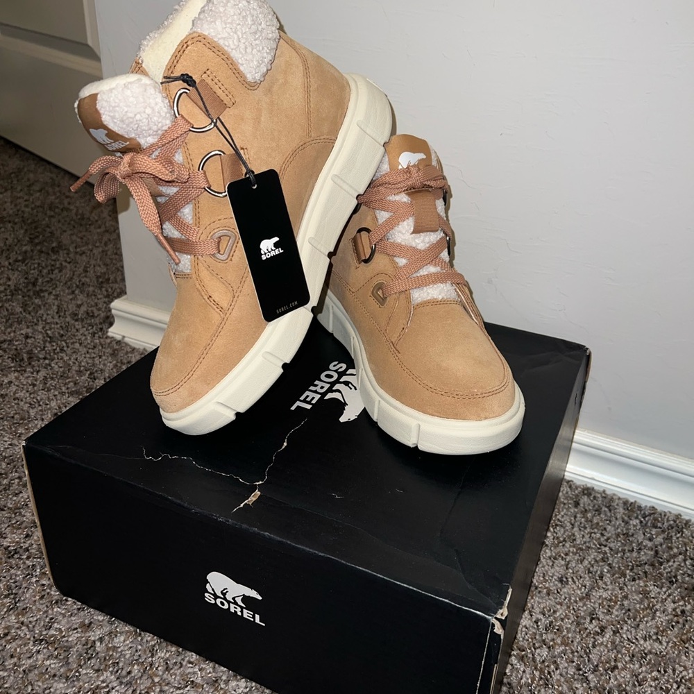 Sorel Tan Boots size 7.5 NWT Waterproof